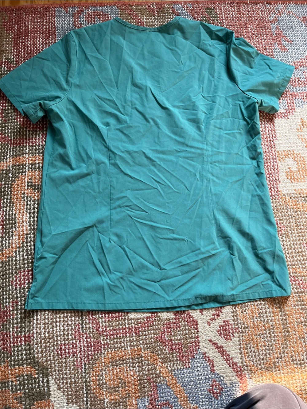 FIGS Catarina One Pocket Scrub Top FREEx Green Size M EUC Medical Uniform - Picture 7 of 8